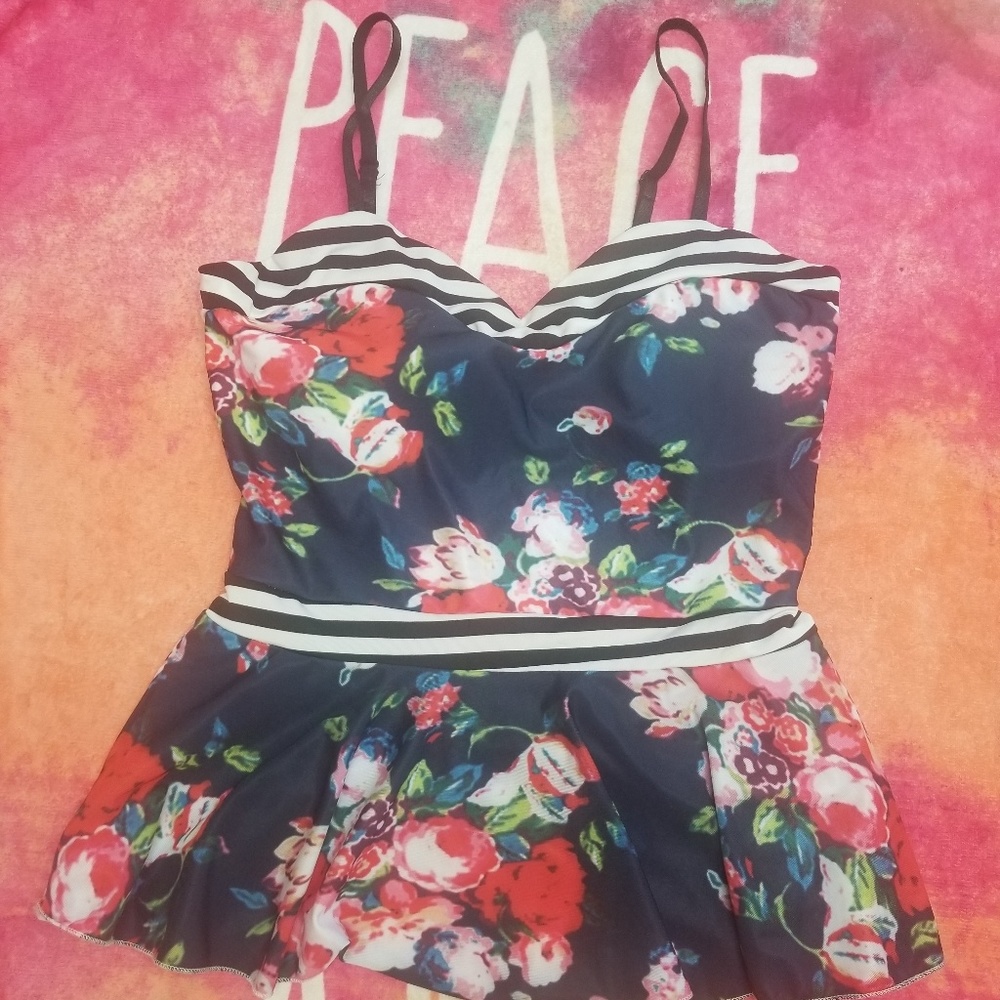 Cupshe Tankini in XL